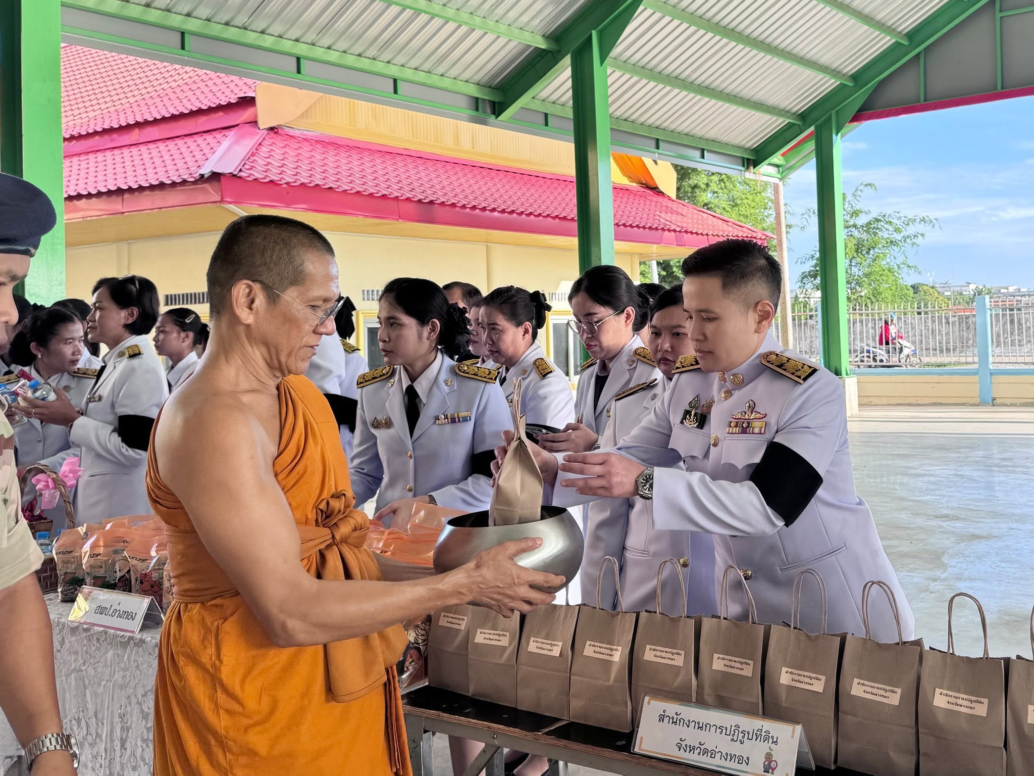 title - ส.ป.ก.อ่างทอง ร่วมพิธีทำบุญตักบาตร และพิธีบำเพ็ญกุศลสัตตมวาร (7 วัน) อุทิศถวายเป็นพระกุศลแด่ สมเด็จพระเจ้าลูกเธอ เจ้าฟ้าพัชรกิติยาภา นเรนทิราเทพยวดี กรมหลวงราชสาริณีสิริพัชร มหาวัชรราชธิดา 